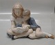 Kgl. figur fra 
Royal 
Copenhagen 4670 
Læsende dreng 
og pige Design 
John Galster 15 
cm 1. I hel og 
...