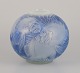 René Lalique 
(1860-1945). 
Stor, sjælden 
og tidlig 
”Poissons” 
kunstglasvase i 
blåt ...