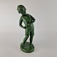 Grøn figur af 
en dreng som 
lyner sine 
shorts. No 110
Design Michela 
Karsten
Producent 
Ipsens ...