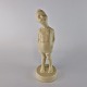 Beigefarvet 
keramik figur 
af en dreng med 
hænderne i 
lommen. No 925
Design Verner 
...
