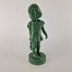Grøn glaseret 
keramik figur 
af pige med sko 
i hånden. No 
926
Design Verner 
Hancke
Producent ...