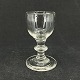 Højde 6,5 cm.
Glasset minder 
meget om 
Holmegaards 
"snapseglas nr. 
2", men dette 
er ikke lavet 
...
