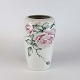 Porcelænsvase 
nr 5448
Producent Bing 
& Grøndahl
Vase med hvid 
bundfarve og 
med motiv af 
...