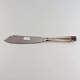 Lagkagekniv i 
830 sølv med 
skaft i 
rustfrit stål. 
Fra serien 
Lotus
Produceret af 
Brødrene W.& 
...