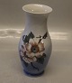 2 stk på lager
2630-2289 Kgl. 
Vase med 
brombærblomster 
18 cm fra Royal 
Copenhagen I 
hel og fin ...