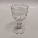 Holmegaard 
vinglas:.Glas 
med 
egeløvsslibning 
rundt om 
kummen. I 
perfekt stand. 
Ingen skader 
...