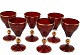 Bøhmiske glas, 
Røde likør 
eller 
portvinsglas 
med guld 
ciseleringer. 
Højde ca. 11 
cm. Diameter i 
...