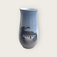 Bing & 
Grøndahl, Vase 
med 
bondegårdsmotiv 
#7/212, 11cm 
høj, 7cm bred, 
1.sortering 
*Pæn stand*