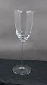 Eclair 
krystalglas fra 
Holmegård. 
Designet af 
Ann-Sofi Romme.
Rødvinsglas i 
pæn stand.
H 23cm ...