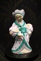 L. Hjorth 
glaseret 
keramik figur 
af geisha (L. 
Hjorth 529)
Design Gertrud 
Kudielka. H: 
21cm. ...
