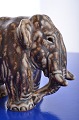Knud Kyhn figur 
Kongelig 
stentøj. Royal 
Copenhagen 
elefant nr. 
20186. Højde 10 
cm. Længde 13 
cm. ...