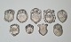 Lot på 9 
frakkeskjold i 
sølv
Stemplet: 830s 
- 826s