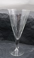 Clausholm 
glasservice fra 
Holmegård 
Glasværk.
Rødvinsglas i 
fin stand.
H 18,5cm 
Lager: 24, ...
