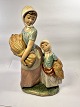 Spansk figur , 
Lladro to 
piger, højde 24 
cm , Bredder 13 
cm 
Flot og pæn 
stand , 
fejlfrit