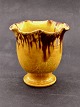 Annashåb 
keramik fabrik 
vase med gul 
glasur 15,5 cm. 
emne nr. 577059