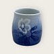 Bing & 
Grøndahl, 
Julerose, Vase 
#370, 5cm i 
diameter, 5,5cm 
høj, Design 
Cecilie Louise 
Hallin ...