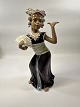 Dahl Jensen 
Figur , Aju 
Sitra , danser 
Model 1322 # 
Højde 18,5 cm 
Bredde 9,5 cm