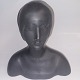 Buste af kvinde 
i sort keramik 
fra L. Hjorth, 
Bornholm. 
Fremstår i god 
stand uden 
skader eller 
...