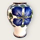 Royal 
Copenhagen, 
Aluminia, 
Klematis vase 
#201/ 394, 
17,5cm høj, 
13cm i diameter 
*Med skade ...