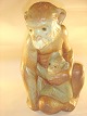 Lladro keramik. 
Abemor med 
unge. Højde 
31,5 cm. 
Stempelmærke 
Lladro made in 
Spain. Pris: 
1600 kr.