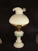 Petroliums 
lampe
opalhvid glas
Lampekuppel 
opalhvid glas 
med dreven og 
tunget overkant
Fyens ...