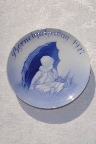 Royal Copenhagen Child Welfare plate 1927