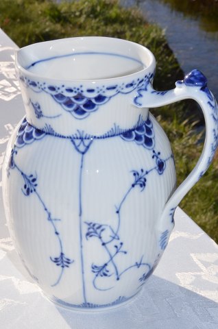 Royal Copenhagen  Blue fluted half lace Pot 763