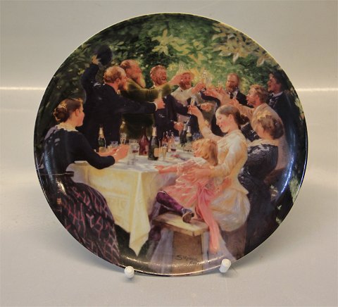 Bing & Grøndahl platter fra Skagensmalerne B&G 1987 Sommer i Skagen Plate # 2. 
"Hip, Hip, Hurrah" P.S. Krøyer 21 cm
