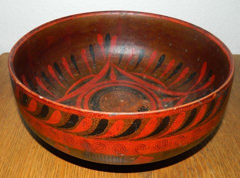 Painted Russian bowl in wood