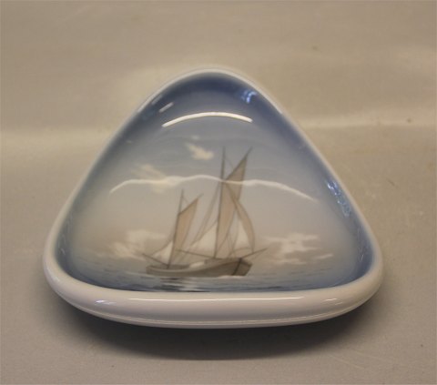 Lyngby Porcelain  111-2-54 Marine - Sailship tray 18 x 16 cm Triangular