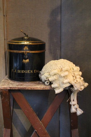 Antique, decorative English 1800s judge wig in horse hair with fine original 
metal box.