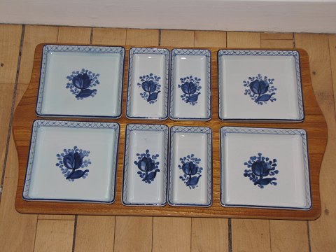 Tranquebar
Large wooden tray with eight square dishes