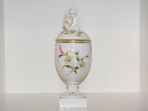 Royal Copenhagen
Lidded jar with boy figurine decorated with daisies from 18984-1897