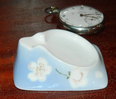 Art Nouveau: B&G pochek watch holder in porcelain