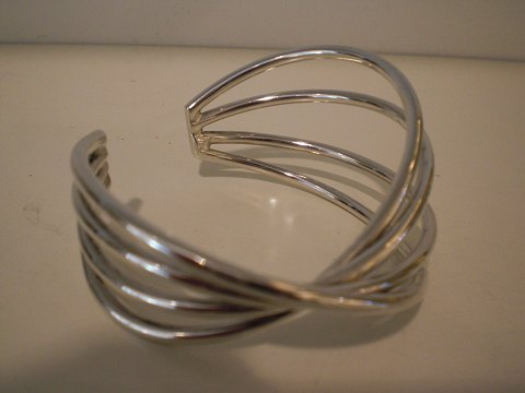 Hans Hansen armring I sterlæing sølv designet af Allan Scharff.