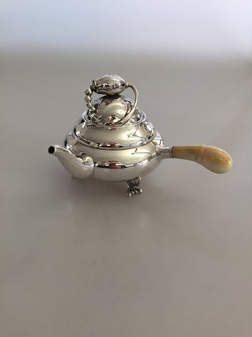 Georg Jensen Sterling Sølv Magnolia Lille Tepotte No 2A
med Elfenbenshåndtag