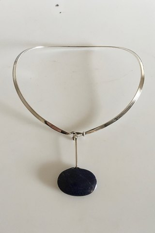 Georg Jensen Sterling Sølv Torun Halsring No 168 med Vedhæng No 133 af Lapis 
Lazuli