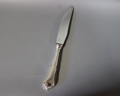 Lunch knife in Rita, hallmarked silver.
5000m2 showroom.