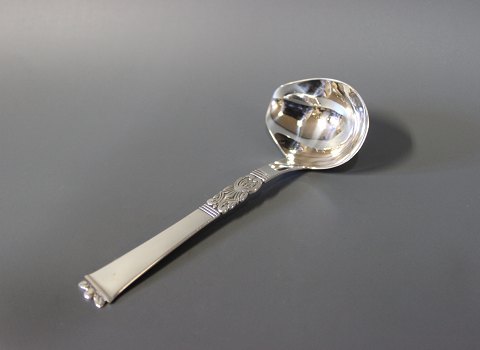 Gravy ladle in "Rigsmoenster", hallmarked silver.
5000m2 udstilling.