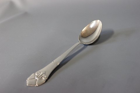 Dinner spoon in French Lily, silver plate.
5000m2 showroom.