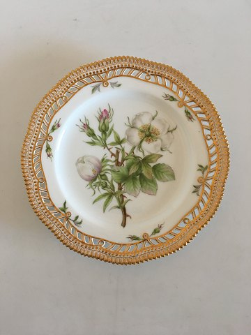 Royal Copenhagen Flora Danica Frokosttallerken med Gennembrudt Kant No 3554