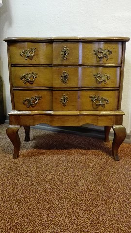 Baroque chest of drawers of oak straight broken front approx. From 1750