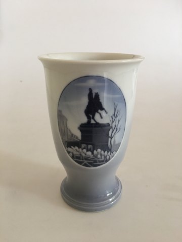 Royal Copenhagen 1932 Rundskue Vase