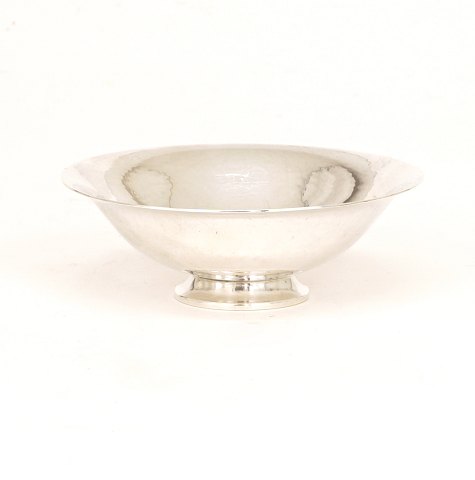 Harald Nielsen für Georg Jensen, kleine Schale, 
Sterlingsilber. #575B. H: 3,6cm. D: 10,5cm