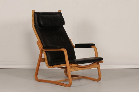 Ditte og Adrian Heath
Chair
with black leather
