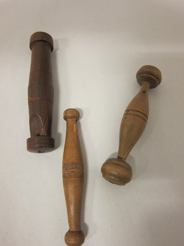 Rys-pinde, antikke
L: 11cm (til venstre) – L: 10cm (i midten og til højre)