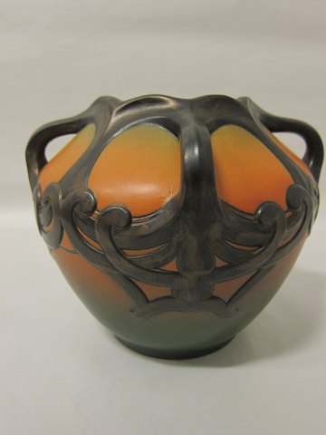 Vase, Ipsens Enke
Bindesbøll-stil
Model: 710
Stemplet
H: 17cm, Diam 21cm