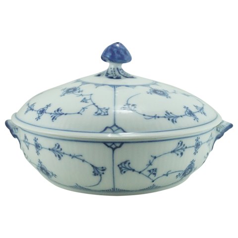 Royal Copenhagen, musselmalet riflet; Lågfad/ragoutfad af porcelæn #277