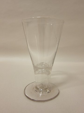 Rakkerglas, antikt
Fra midten af 1800-tallet
Vi har et stort udvalg af antikke glas