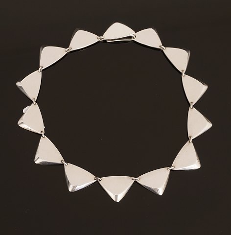 Hans Hansen Denmark, necklace. #318. L: 38,3cm